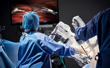 Intuitive Da Vinci Or Staff With Vision Cart